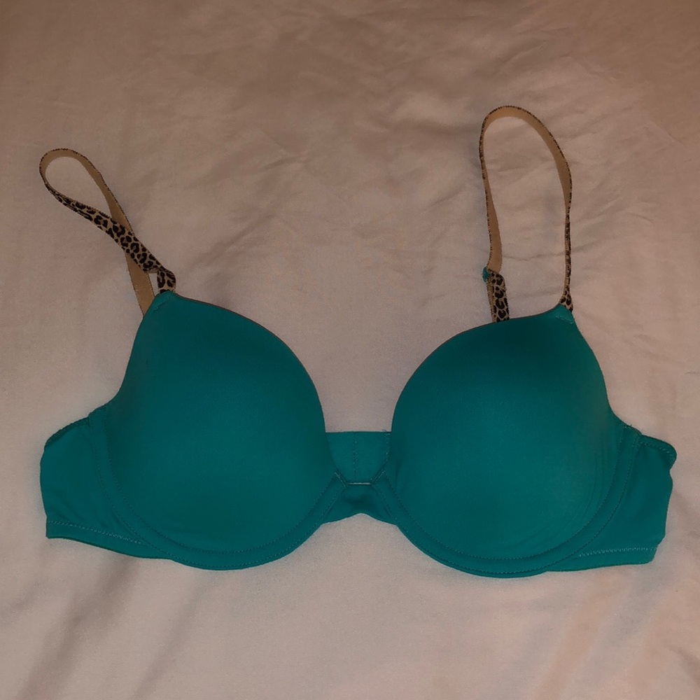 VS Pink lightly padded bra 34B